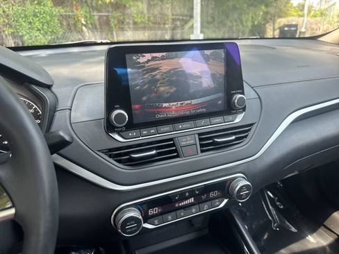 Used 2020 Nissan Altima 2.5 SV FWD image 21