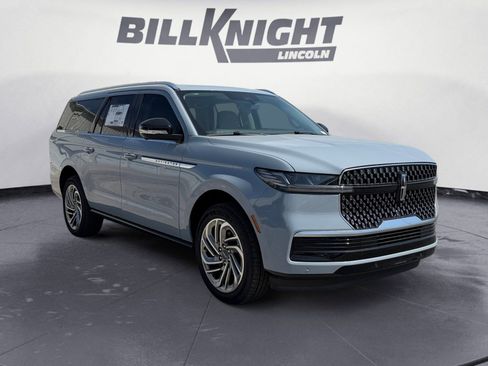 New 2025 Lincoln Navigator L Reserve AWD/4WD image 7