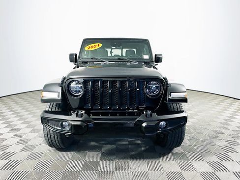 Certified 2021 Jeep Gladiator Overland AWD/4WD image 4