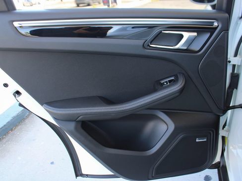Used 2017 Porsche Macan S AWD/4WD image 45