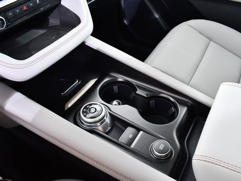 New 2025 Ford Explorer Active w/ Active Comfort Package image 31