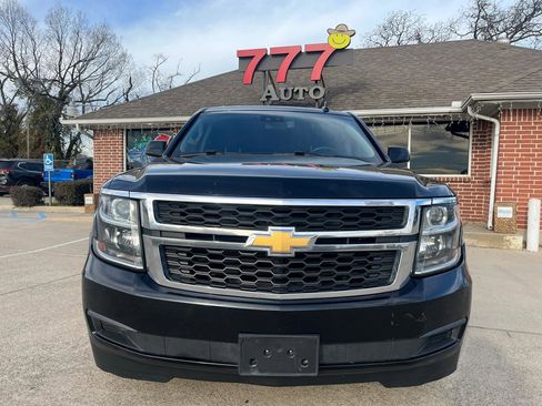 Used 2019 Chevrolet Suburban LT image 2