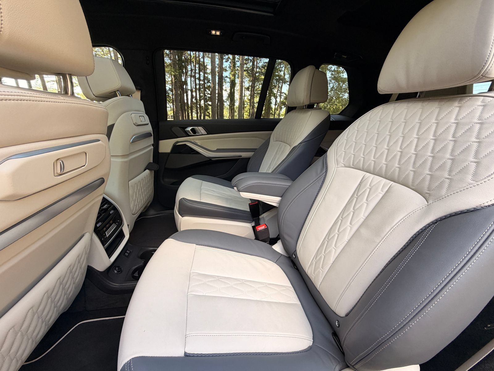 Used 2025 BMW X7 M60i AWD/4WD image 14