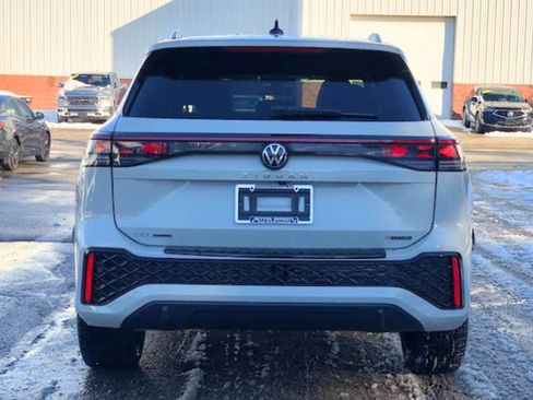 New 2026 Volkswagen Tiguan SEL R-Line image 5