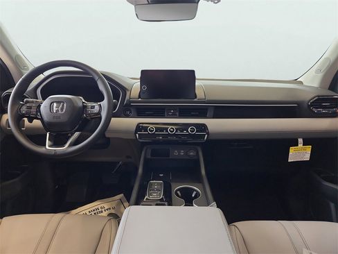 New 2025 Honda Pilot Touring image 7