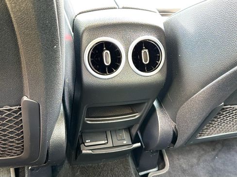 Used 2021 Mercedes-Benz GLB 250 4MATIC image 21
