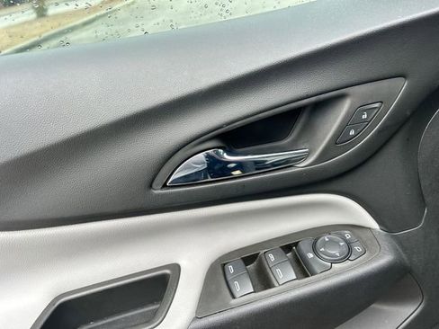 Used 2023 Chevrolet Equinox LS FWD image 16