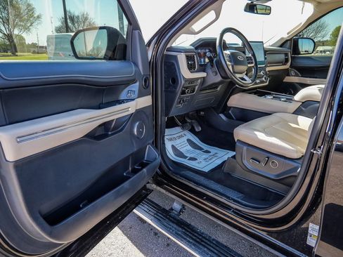 Used 2024 Ford Expedition Max Limited image 29