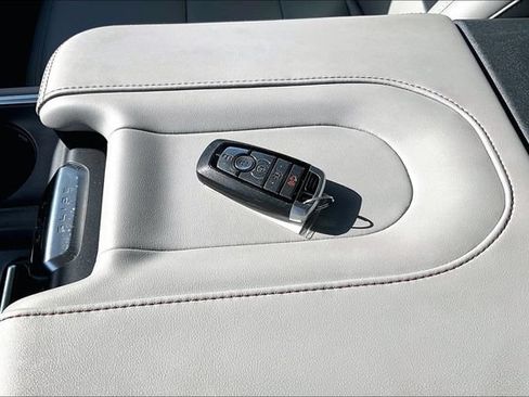 Used 2025 Ford Expedition Active AWD/4WD image 36