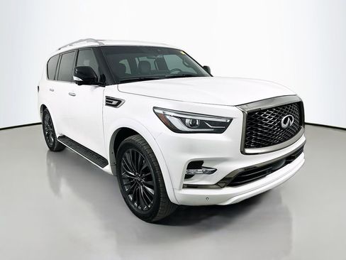 Used 2024 INFINITI QX80 Sensory image 3