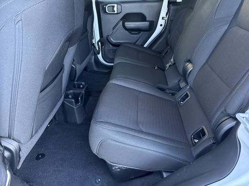 Used 2022 Jeep Gladiator Sport image 21