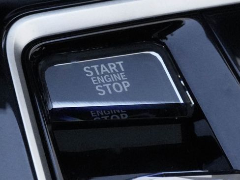 Certified 2024 BMW 740i RWD image 25