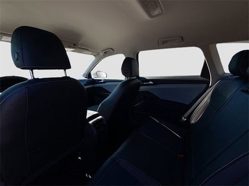 Used 2022 Volkswagen Taos SE image 24