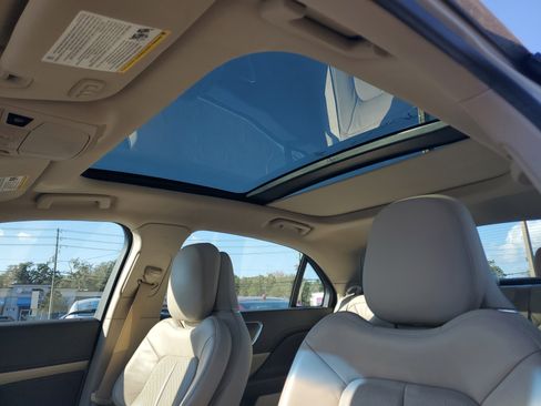 Used 2018 Lincoln Continental Reserve image 8