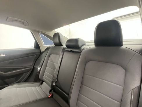 Used 2025 Volkswagen Jetta SE FWD image 7