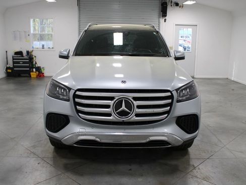 Used 2025 Mercedes-Benz GLS 450 4MATIC image 3
