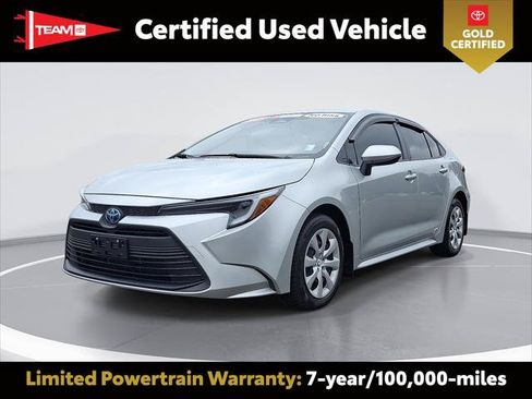 Certified 2025 Toyota Corolla LE AWD/4WD image 1