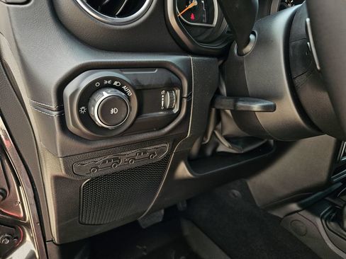 New 2026 Jeep Wrangler Unlimited Sahara AWD/4WD image 15