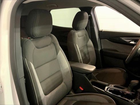 Used 2025 Chevrolet TrailBlazer LT AWD/4WD image 7