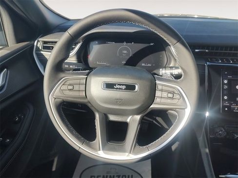 New 2025 Jeep Grand Cherokee L Laredo image 12