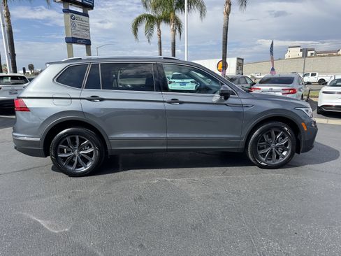 Certified 2023 Volkswagen Tiguan SE FWD image 14