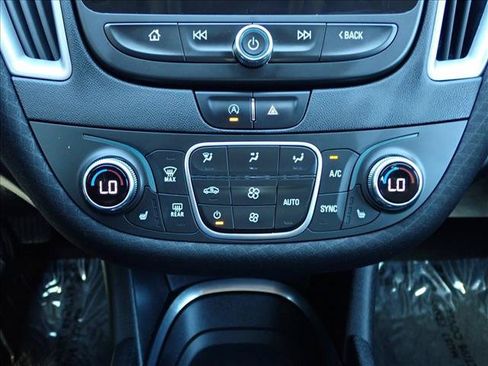 Used 2022 Chevrolet Malibu LT FWD image 18