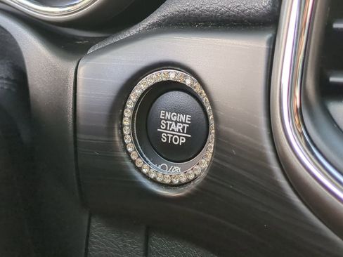 Used 2020 Jeep Grand Cherokee Laredo w/ Security & Convenience Group image 29