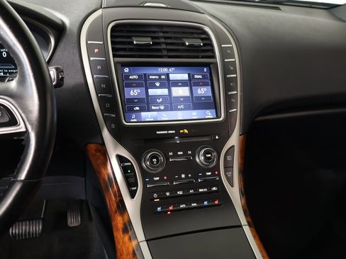 Used 2020 Lincoln Nautilus Reserve w/ Equipment Group 202A AWD/4WD image 5