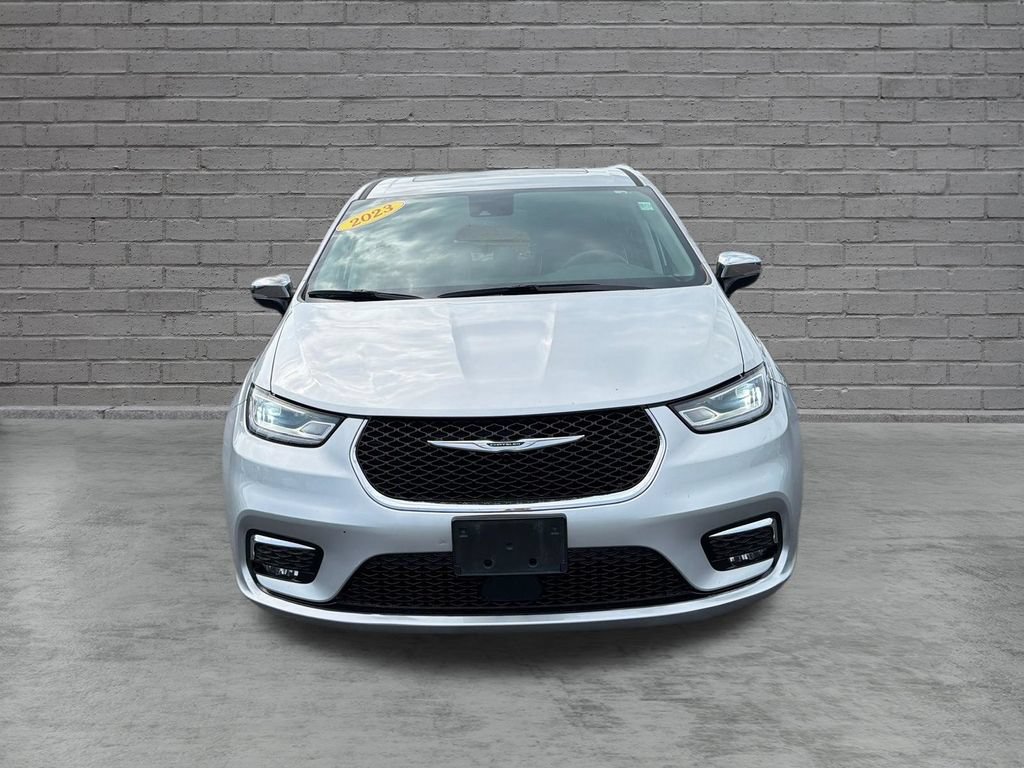 Used 2023 Chrysler Pacifica Limited FWD image 9