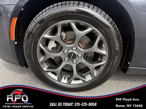 Used 2015 Chrysler 300 S AWD/4WD image 9
