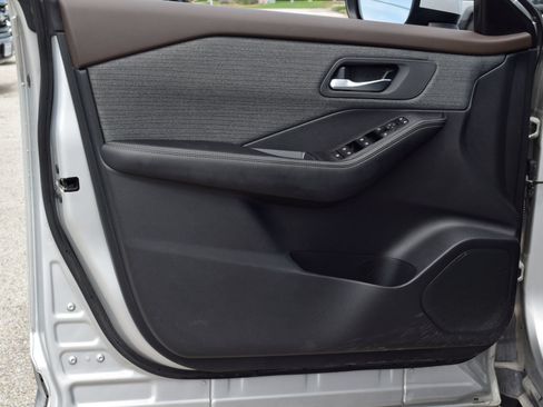 Used 2023 Nissan Rogue SV FWD image 17