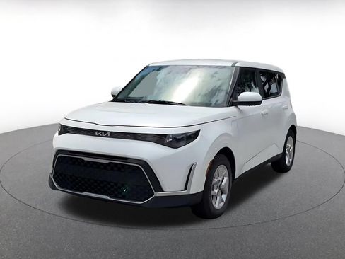 Used 2025 Kia Soul LX w/ LX Technology Package FWD image 7