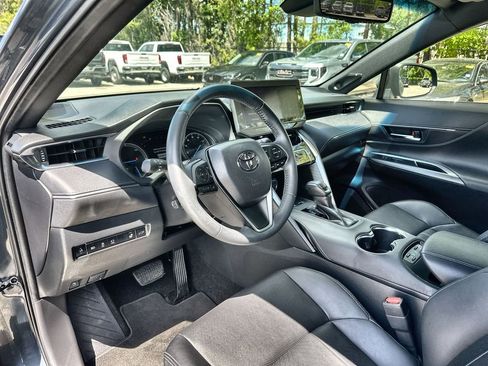 Used 2021 Toyota Venza Limited image 10