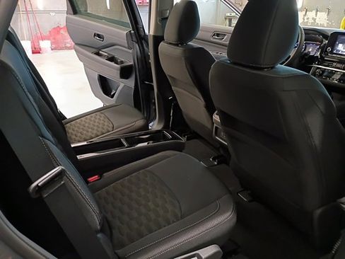 New 2025 Nissan Pathfinder SV image 14