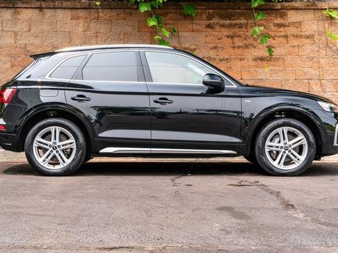 Used 2021 Audi Q5 e Premium Plus w/ Premium Plus Package image 4