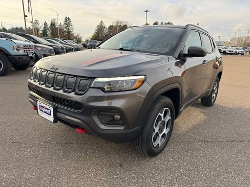 Used 2022 Jeep Compass Trailhawk w/ Trailhawk Elite Group image 9