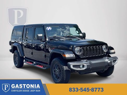 Used 2024 Jeep Gladiator Sport AWD/4WD image 1
