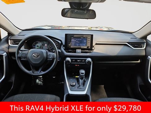 Used 2022 Toyota RAV4 XLE AWD/4WD image 16
