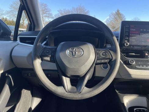 Used 2020 Toyota Corolla LE image 18