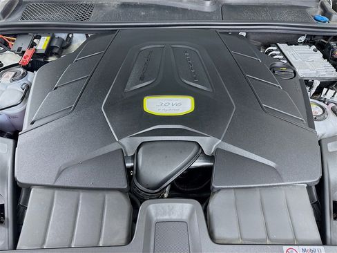 Used 2023 Porsche Cayenne image 32