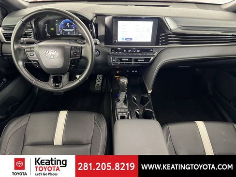 Used 2025 Toyota Camry SE image 21
