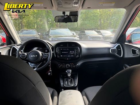 Used 2023 Kia Soul LX w/ LX Technology Package FWD image 11