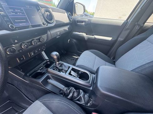 Used 2020 Toyota Tacoma TRD Off-Road AWD/4WD image 19