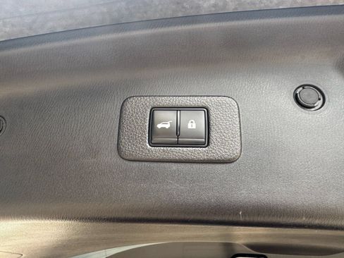 Used 2022 Nissan Armada Platinum w/ Captain's Chairs Package RWD image 16