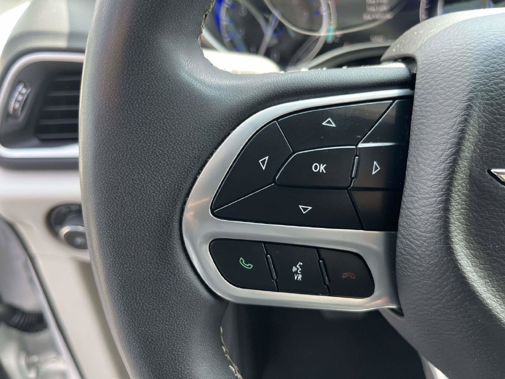 Used 2024 Chrysler Pacifica Touring-L FWD image 19