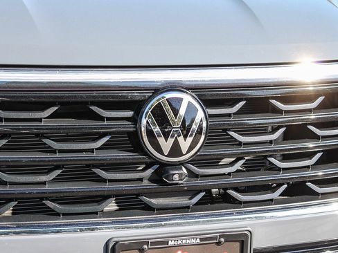 Used 2025 Volkswagen Atlas Cross Sport SEL Premium R-Line AWD/4WD image 5