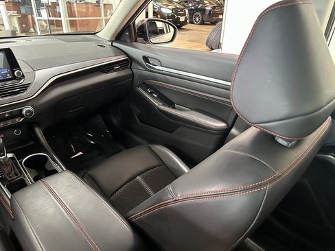 Used 2023 Nissan Altima 2.5 SR image 12