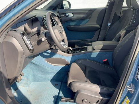 Certified 2023 Volvo XC40 Recharge Ultimate image 5