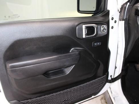 Used 2023 Jeep Gladiator Mojave AWD/4WD image 17