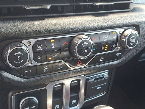 Used 2025 Jeep Wrangler Sport AWD/4WD image 19